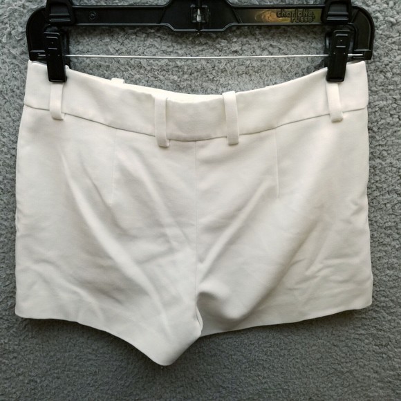 Diane Von Fustenberg Women's 2 White Pleated Shorts 29.25" 2.75" 9" - Picture 6 of 9